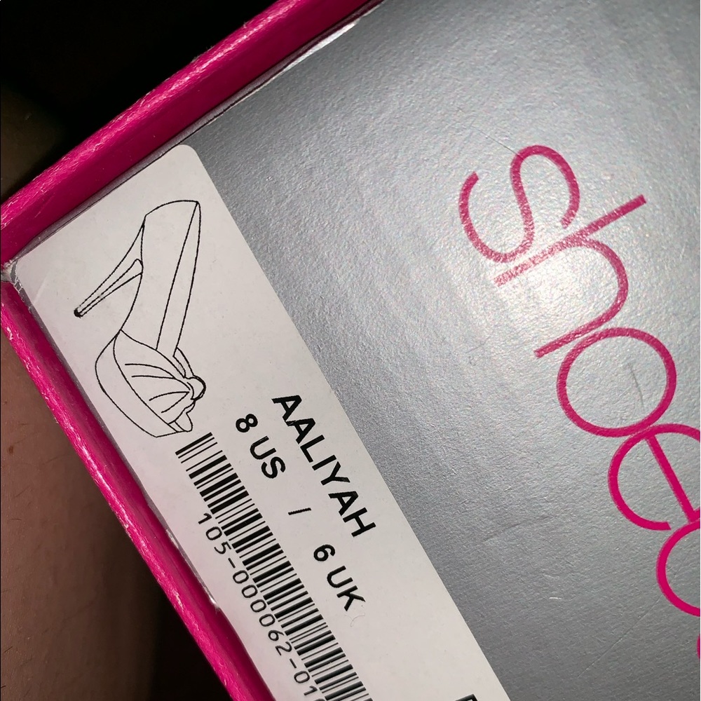 Heels - Picture 2 of 4
